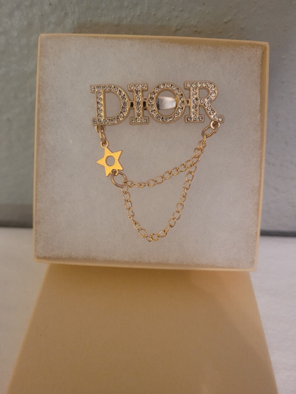 Luxury Style Brooch - Picture 6 of 9